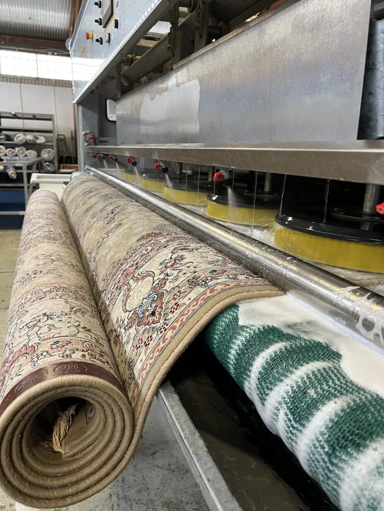 Mattvättmaskin i drift.