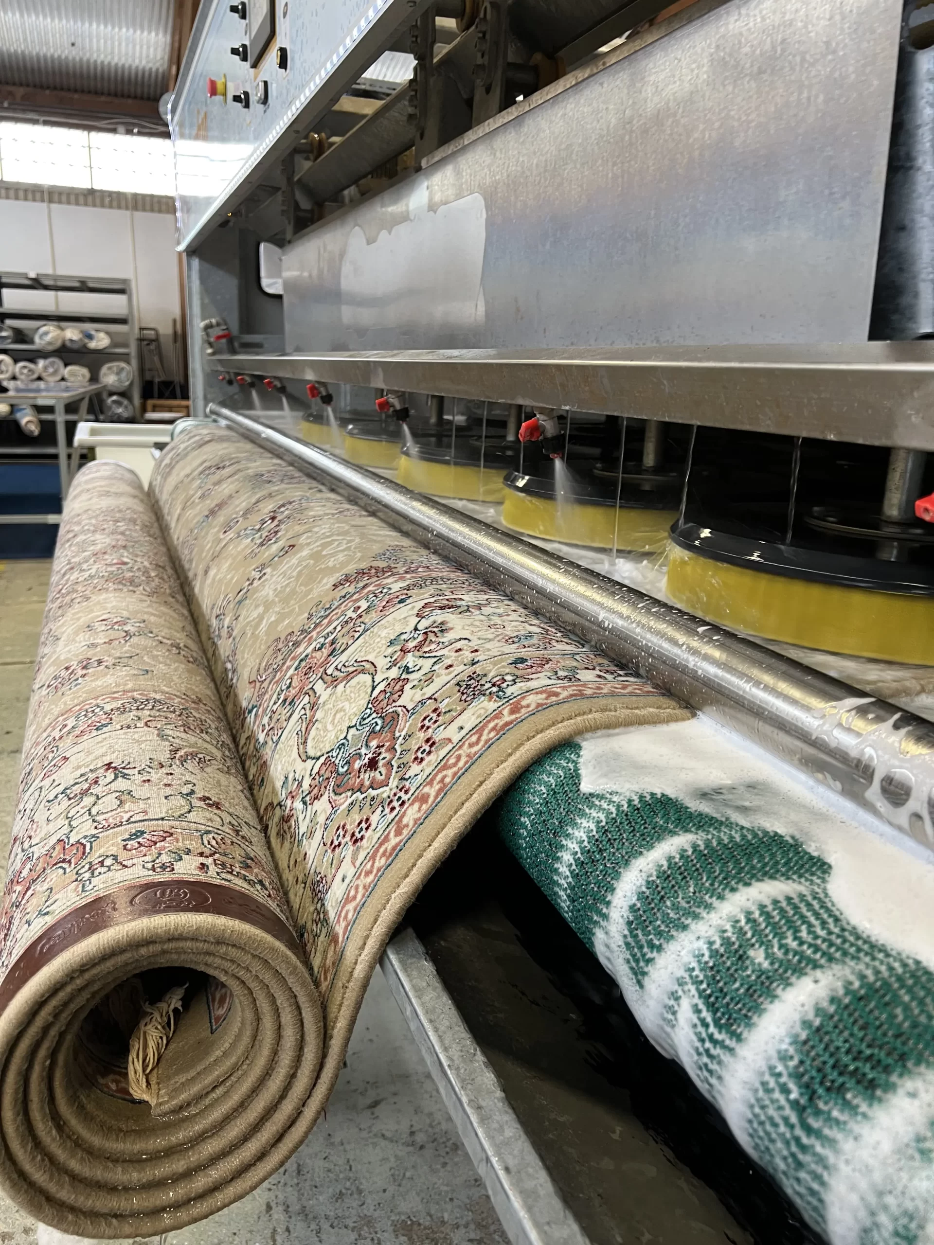 Mattvättmaskin i drift.